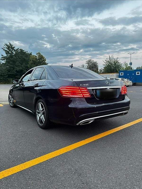 Gebraucht Mercedes E350 AMG 258 PS (189 kW) 2015 Blau Limousine