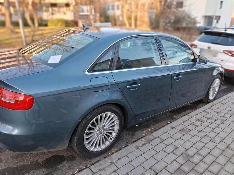 Gebraucht Audi A4 187 PS (137 kW) 2014 Blau Limousine