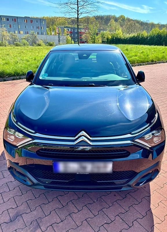 Second-hand Citroën C4 Feel 131 CP (96 kW) 2024 Negru SUV