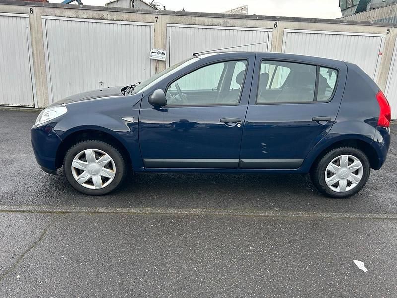 Gebraucht Dacia Sandero Basis 75 PS (55 kW) 2012 Blau Limousine