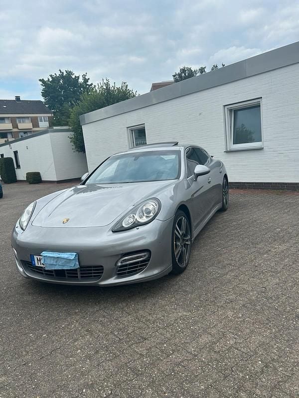 Grau Gebraucht 2011 Porsche Panamera Sport Limousine | 19.500 € (Fairer Preis) - Bild 1/4
