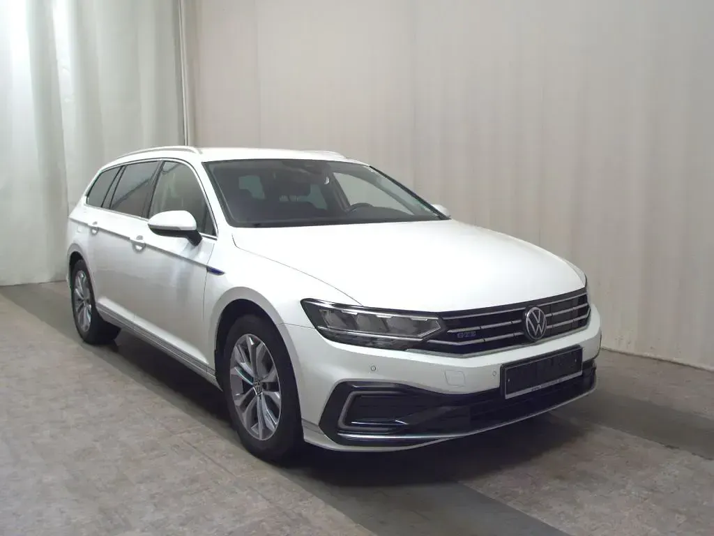 Gebraucht VW Passat 218 PS (160 kW) 2021 Pure white Kombi