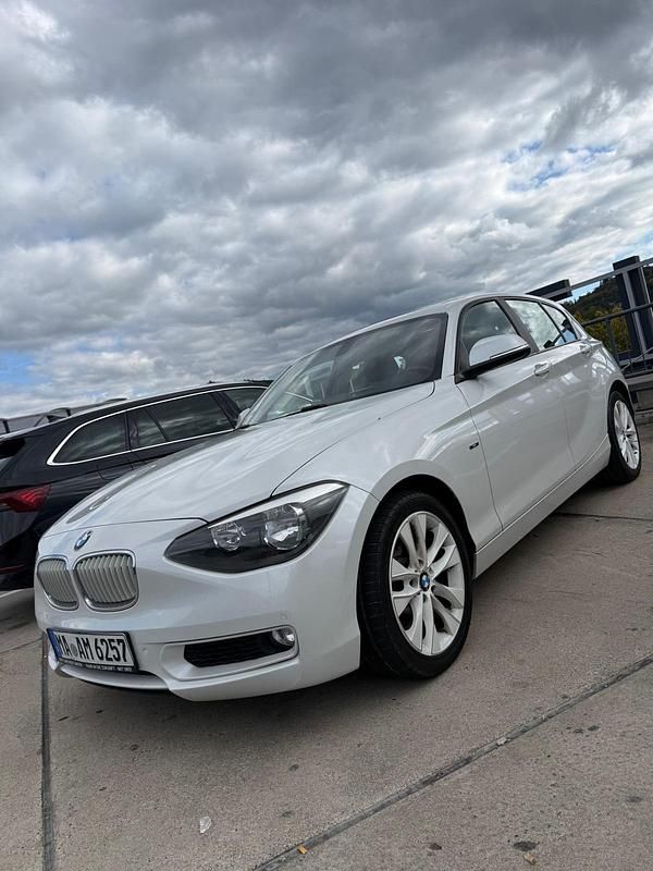 Weiß Gebraucht 2012 BMW 116 Kleinwagen | 10.800 € (Fairer Preis) - Bild 1/4