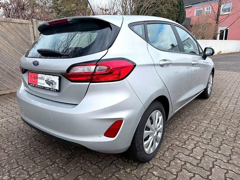 Gebraucht Ford Fiesta Cool & Connect 101 PS (74 kW) 2023 Silber Kleinwagen