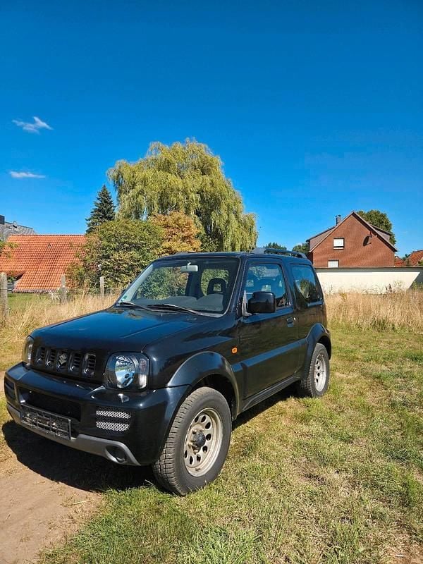 Schwarz Gebraucht 2011 Suzuki Jimny SUV | 8.700 € (Fairer Preis) - Bild 1/4