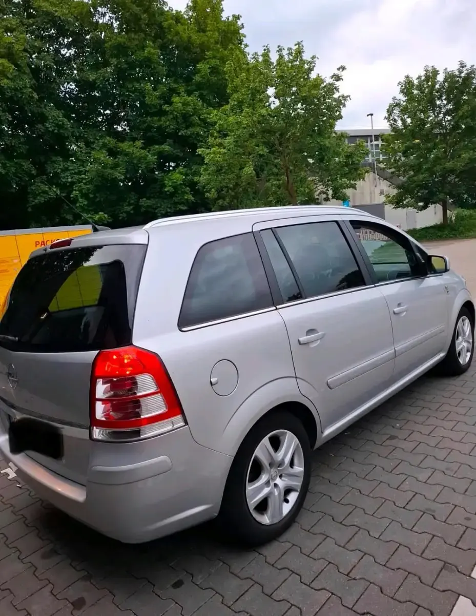 Gebraucht Opel Zafira 140 PS (102 kW) 2010 Silber Van / Kleinbus