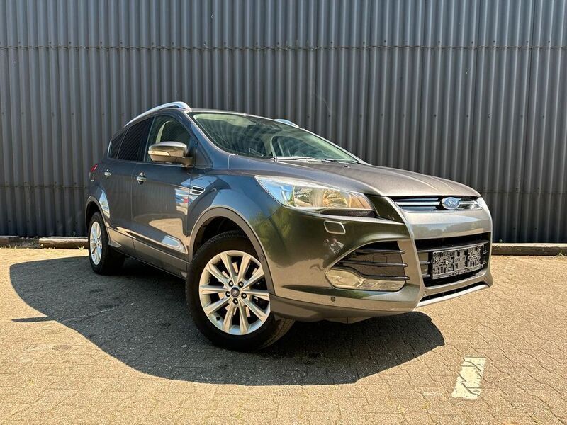 Grau Gebraucht 2016 Ford Kuga Titanium SUV | 11.990 € (Superpreis) - Bild 1/4
