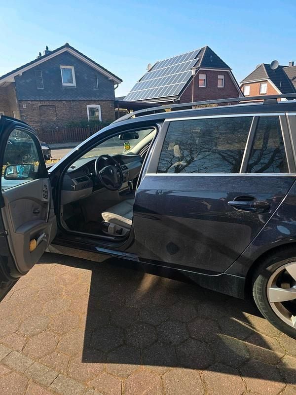 Gebraucht BMW 530 235 PS (172 kW) 2005 Blau Kombi
