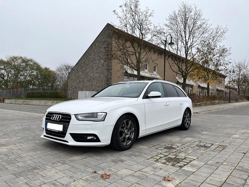 Weiß Gebraucht 2015 Audi A4 Kombi | 12.399 € (Fairer Preis) - Bild 1/4