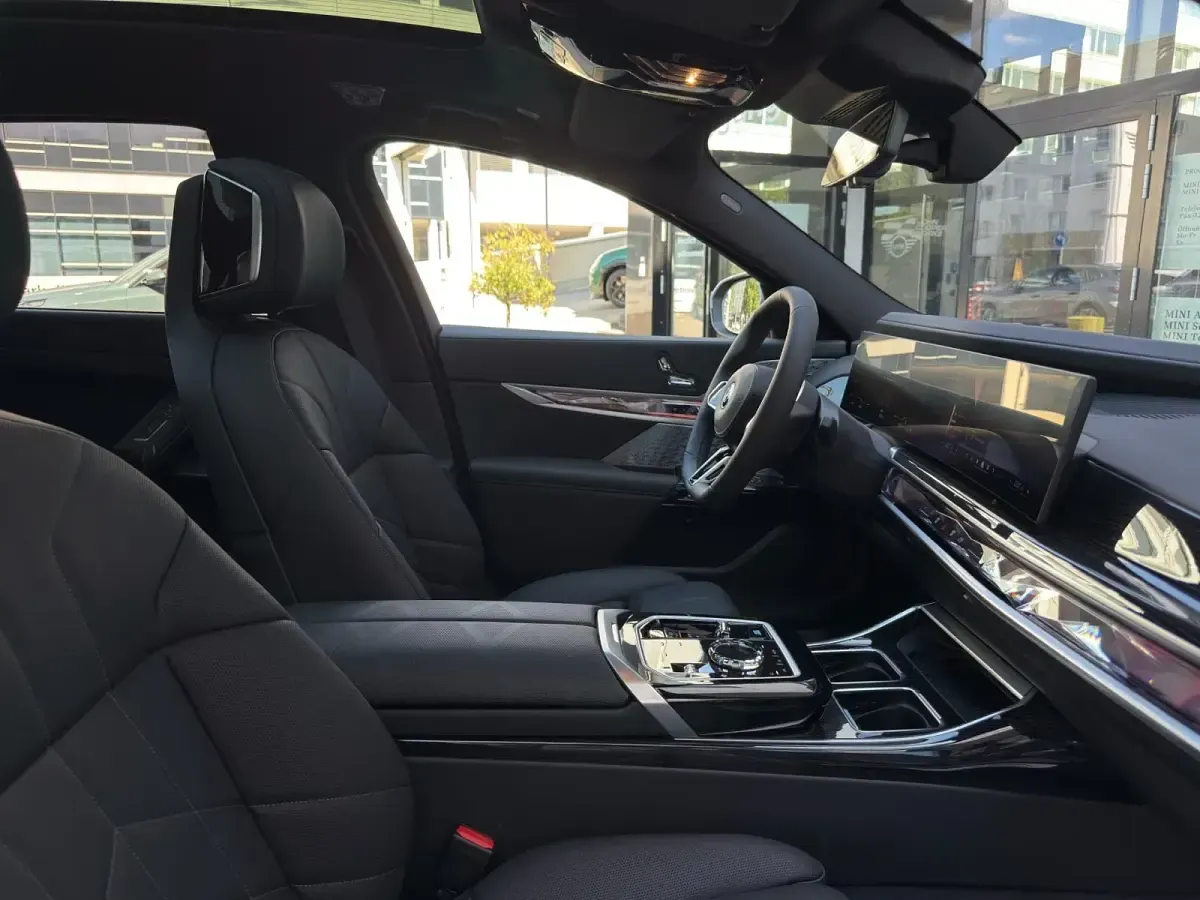 Neu BMW i7 M Sport 334 kW (455 PS) 2026 Grau Limousine