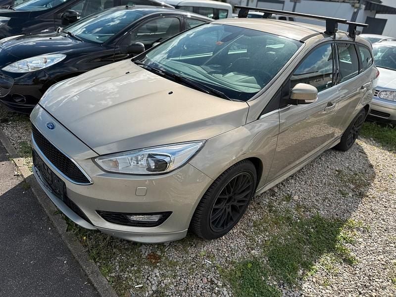 Grau Gebraucht 2016 Ford Focus Kombi | 3.399 € (Fairer Preis) - Bild 1/4