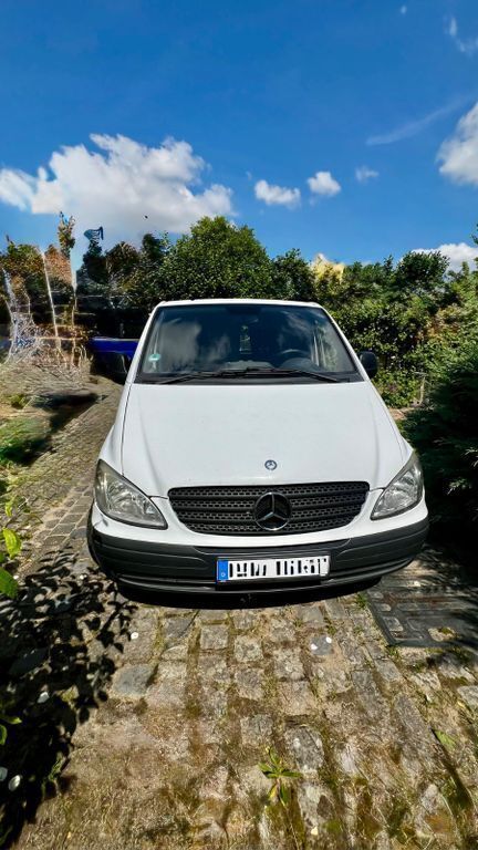 Weiß Gebraucht 2006 Mercedes Vito Van / Kleinbus | 9.450 € - Bild 1/4