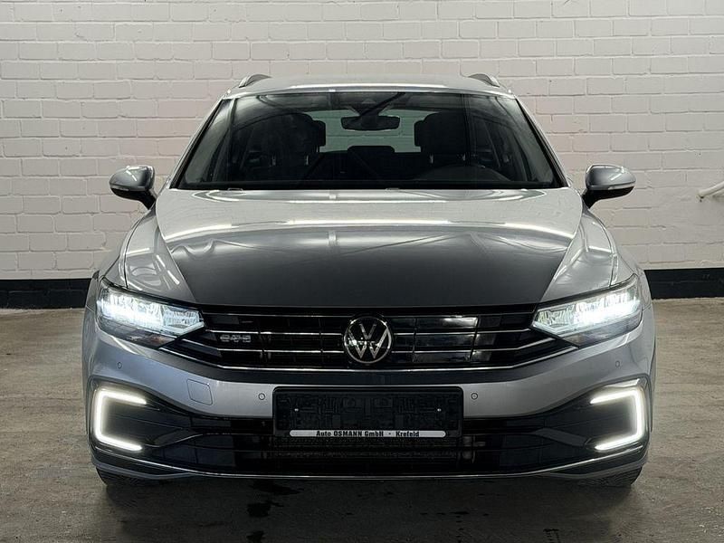 Gebraucht VW Passat GTE 218 PS (160 kW) 2021 Pyritsilber metallic Kombi