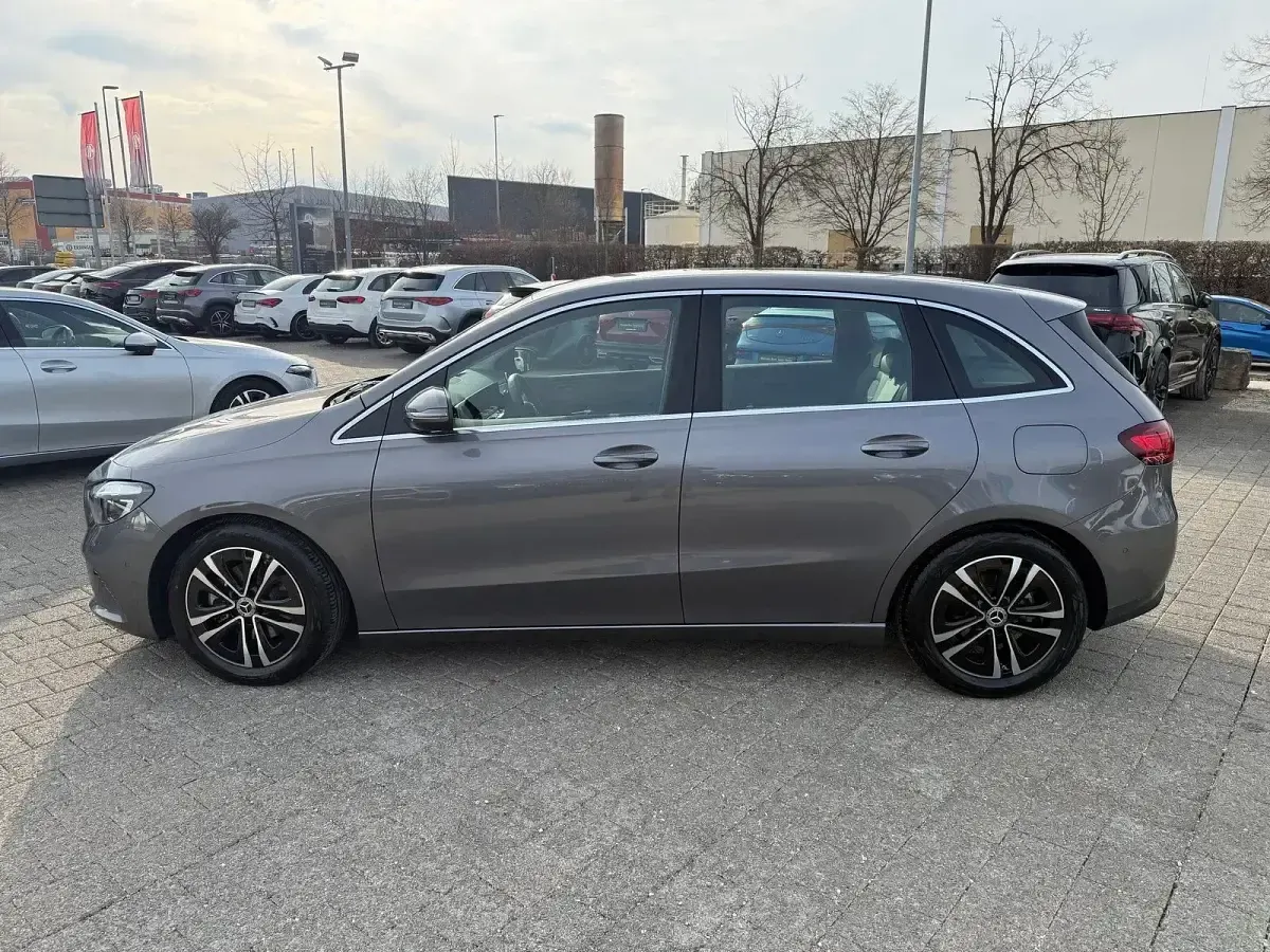 Second-hand Mercedes B180 Progressive 136 CP (100 kW) 2024 Gri Monovolum