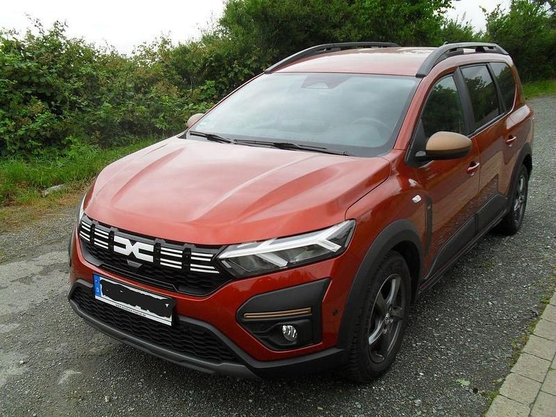Braun Gebraucht 2024 Dacia Jogger Extreme Kombi | 18.900 € (Superpreis) - Bild 1/4
