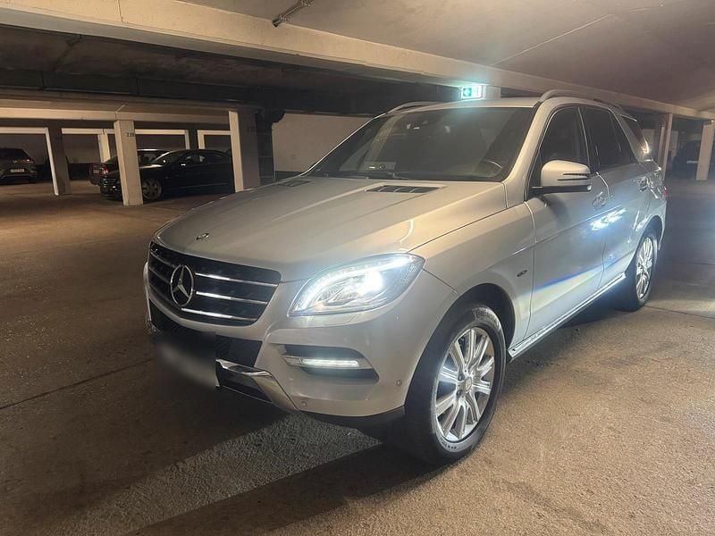 Gebraucht Mercedes ML250 204 PS (150 kW) 2012 Silber SUV