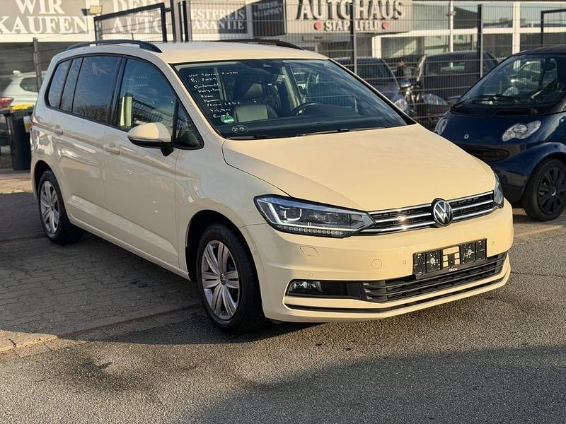 Gebraucht VW Touran 150 PS (110 kW) 2024 Beige Van / Kleinbus