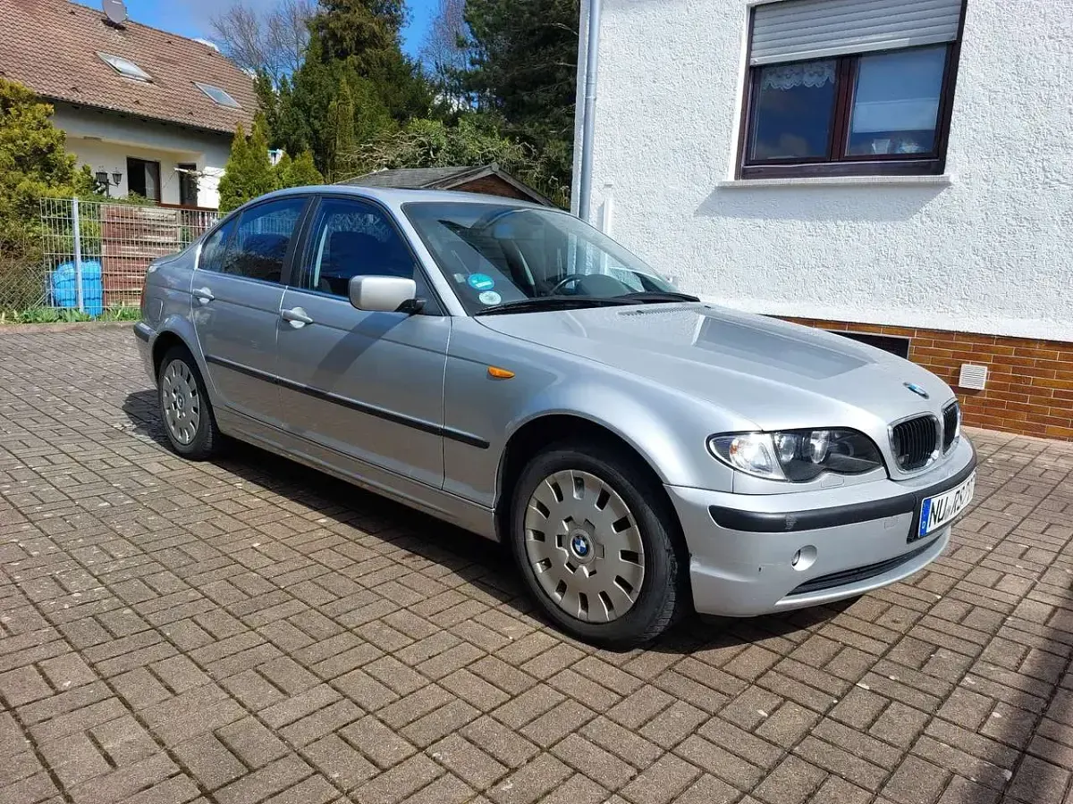 Second-hand BMW 325 192 CP (141 kW) 2002 Berlinǎ