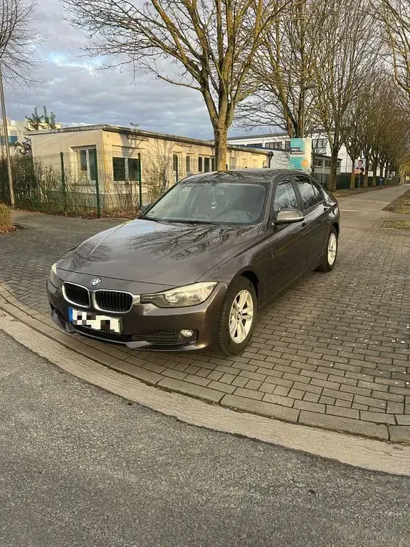 Gebraucht BMW 316 116 PS (85 kW) 2012 Braun Limousine
