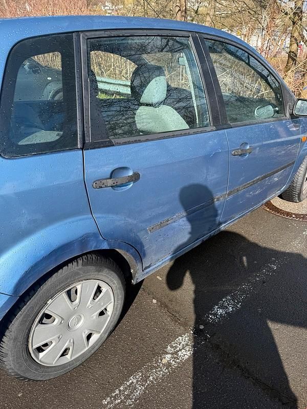 Gebraucht Ford Fiesta 60 PS (44 kW) 2003 Blau Kleinwagen