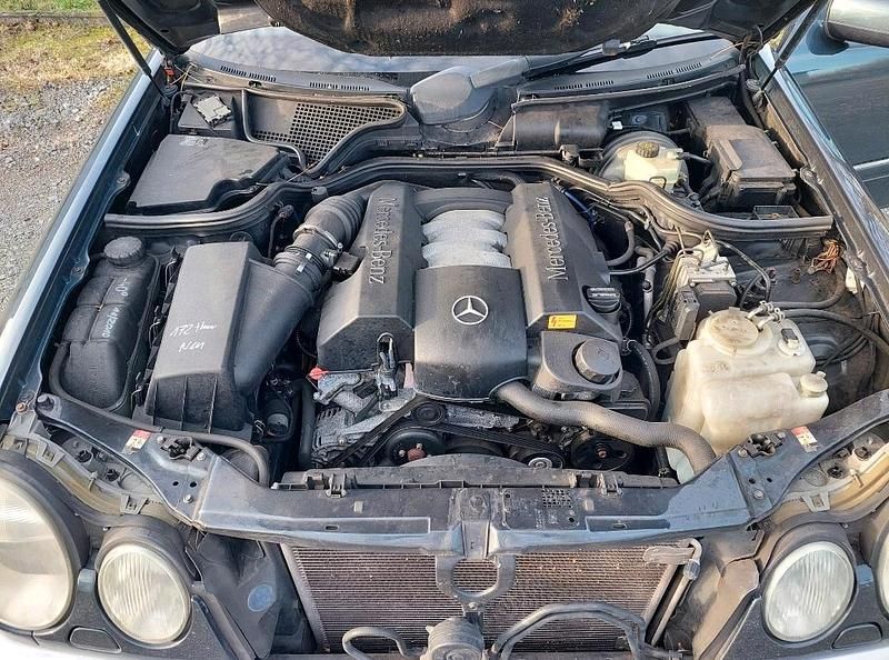 Gebraucht Mercedes E320 Avantgarde 224 PS (164 kW) 2000 Andere farben Limousine