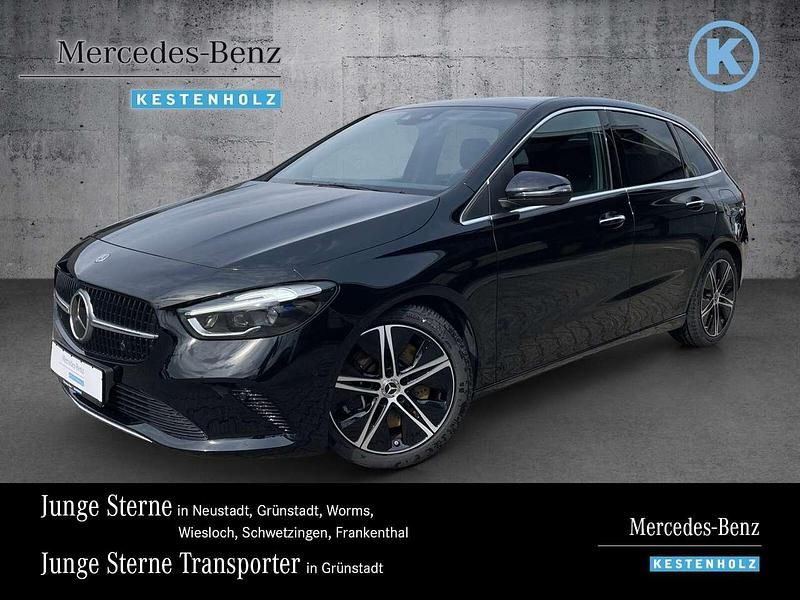 lack kosmosschwarz Gebraucht 2023 Mercedes B220 Progressive Van / Kleinbus | 38.880 € (Fairer Preis) - Bild 1/4