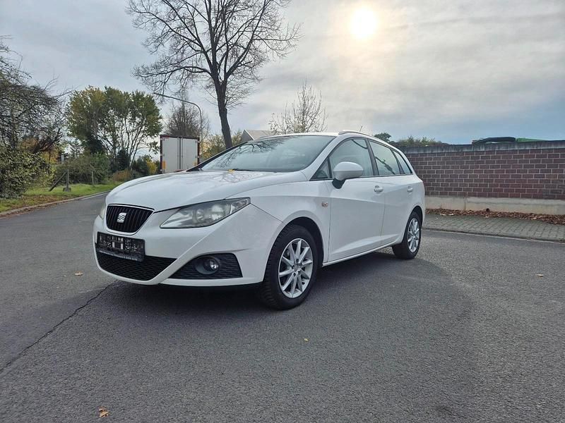 Weiß Gebraucht 2011 Seat Ibiza ST Kombi | 2.500 € (Guter Preis) - Bild 1/4