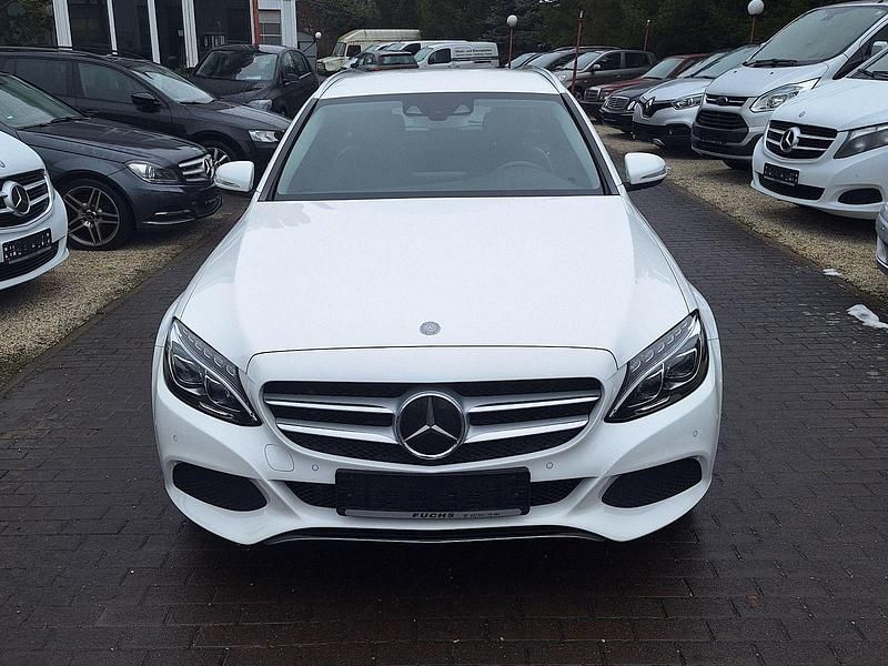 Gebraucht Mercedes C250 204 PS (150 kW) 2014 Polarweiss Kombi