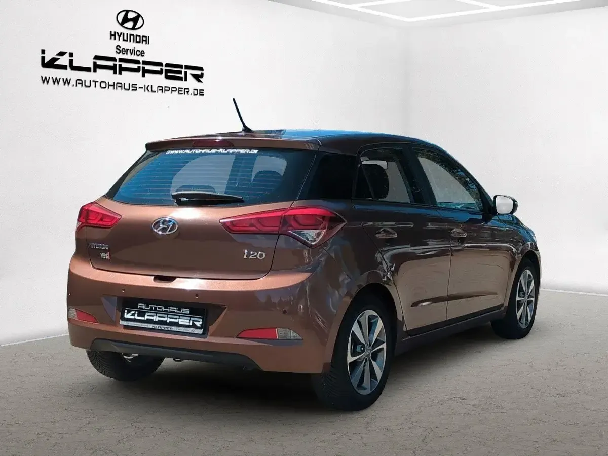 Gebraucht Hyundai i20 YES! 101 PS (74 kW) 2015 Braun Kleinwagen