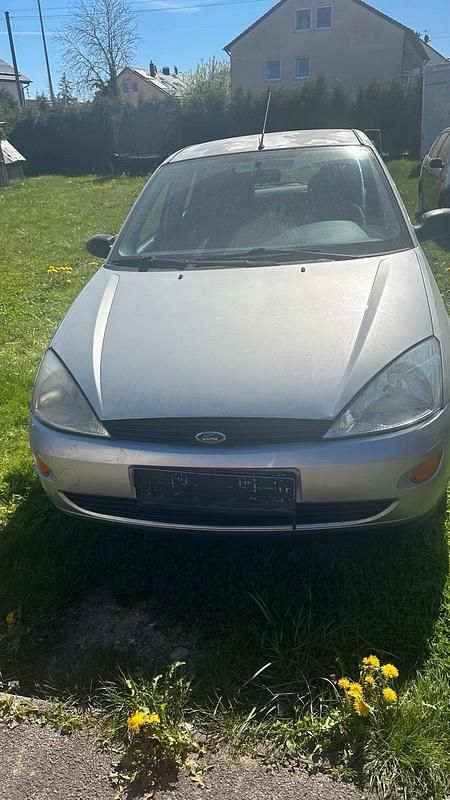 Usata Ford Focus 75 CV (55 kW) 1999 Argento Utilitaria