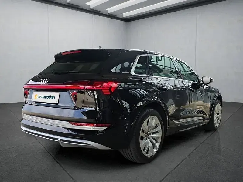 Gebraucht Audi e-tron 369 kW (503 PS) 2022 Schwarz SUV