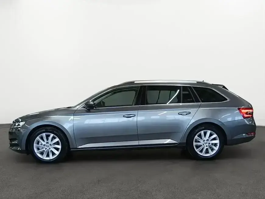 Gebraucht Skoda Superb Style 150 PS (110 kW) 2024 Grau Kombi