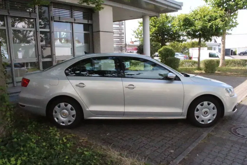Gebraucht VW Jetta Comfortline 105 PS (77 kW) 2011 Silber Limousine