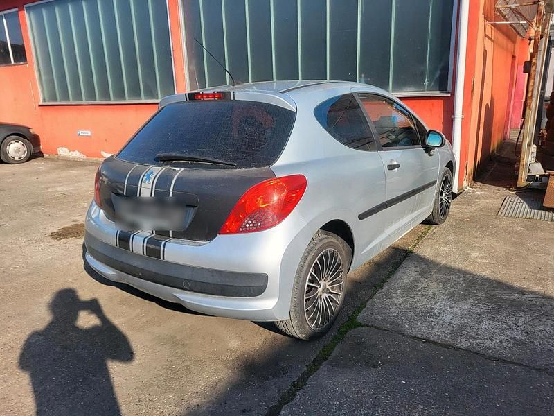 Gebraucht Peugeot 207 75 PS (55 kW) 2007 Silber Kleinwagen