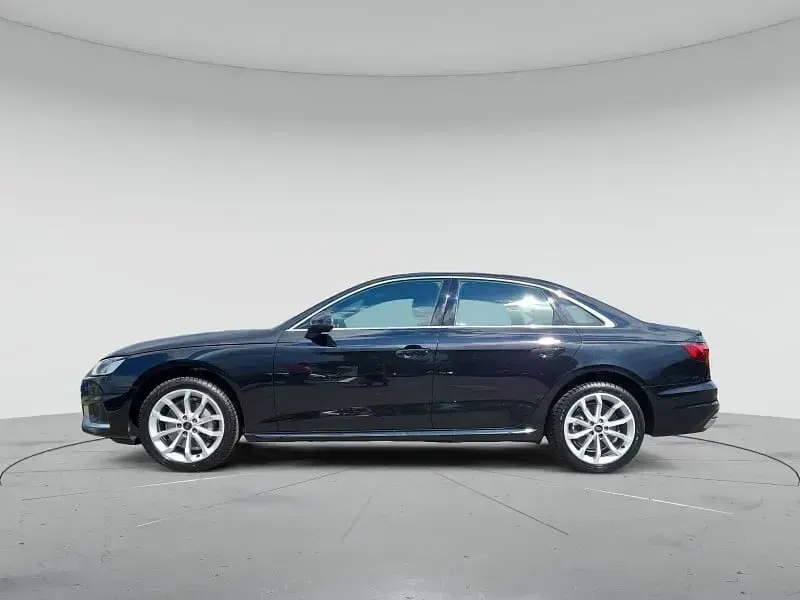 Gebraucht Audi A4 Advanced Plus 204 PS (150 kW) 2024 Mythosschwarz metallic Limousine