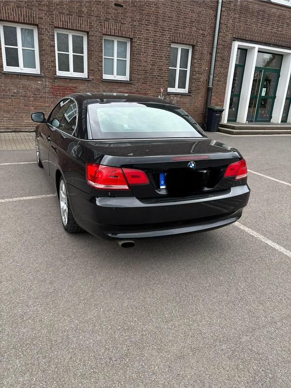 Gebraucht BMW 320 Cabriolet 170 PS (125 kW) 2010 Schwarz Cabrio