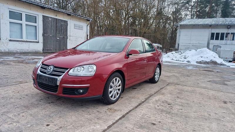 Gebraucht VW Jetta Comfortline 102 PS (75 kW) 2006 Rot Limousine