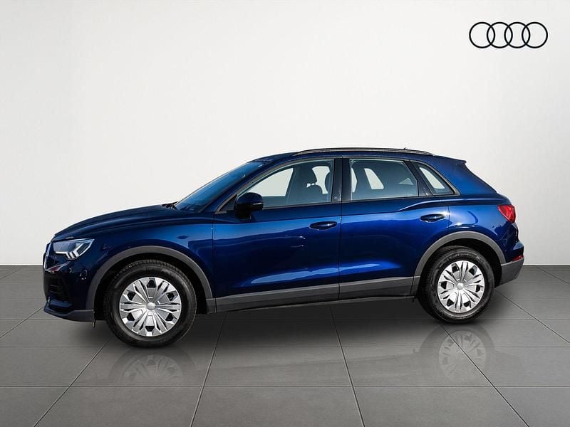 Gebraucht Audi Q3 Ambiente 150 PS (110 kW) 2023 Navarrablau metallic SUV