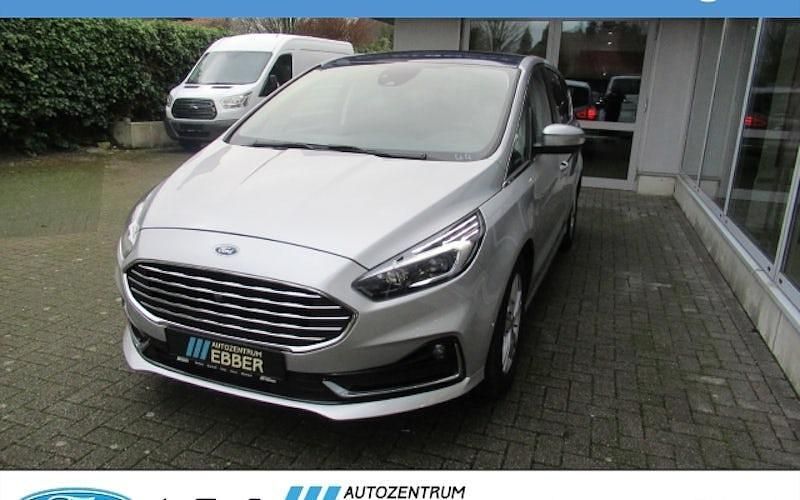 Silber Gebraucht 2023 Ford S-MAX Titanium Van / Kleinbus | 36.776 € (Etwas zu teuer) - Bild 1/4