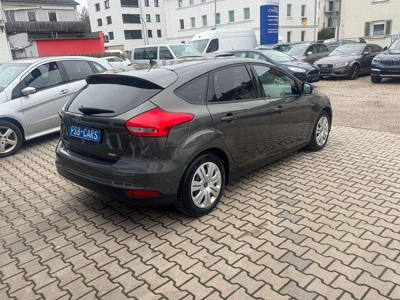 Gebraucht Ford Focus Business Edition 125 PS (91 kW) 2017 Grau Limousine