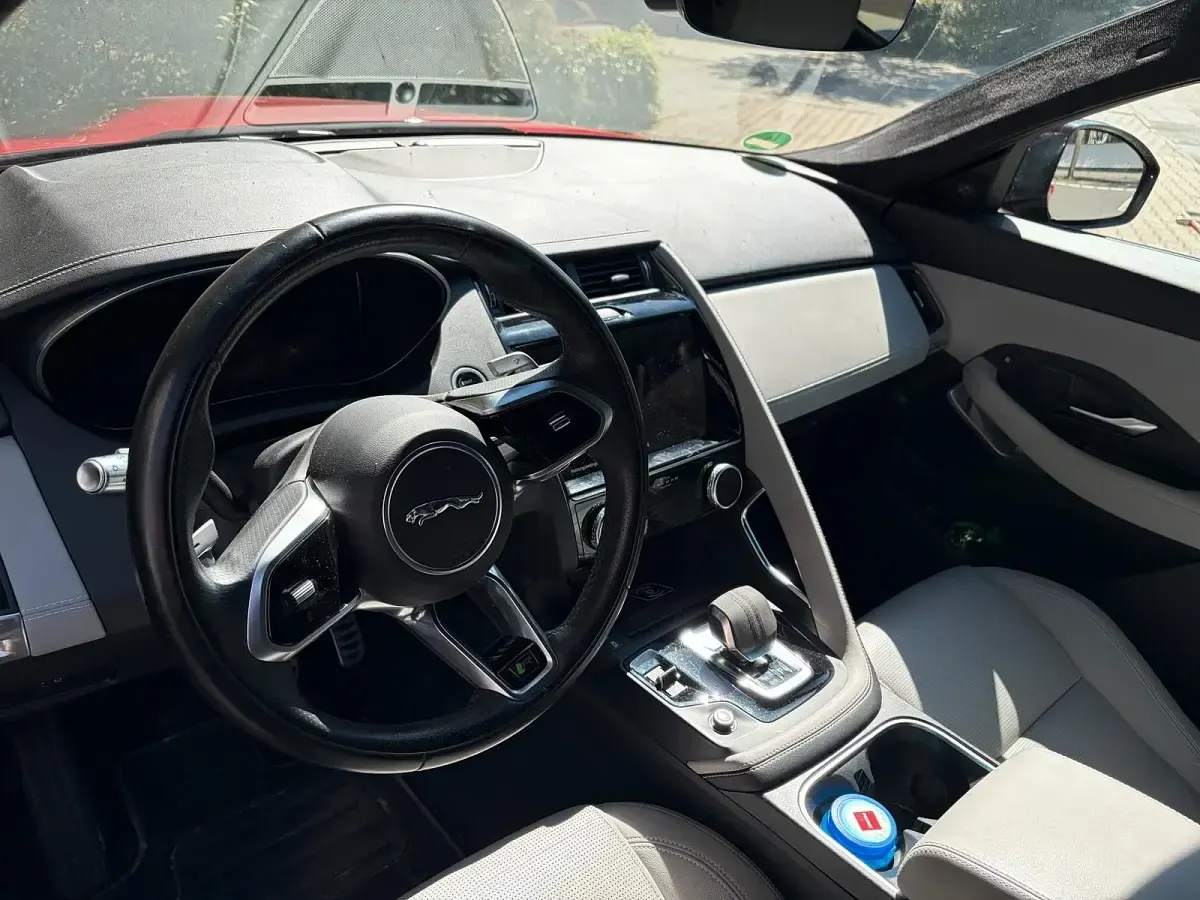 Używany Jaguar E-Pace 204 KM (150 kW) 2021 Czerwony SUV