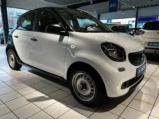 Używany Smart ForFour Basis 71 KM (52 kW) 2019 Biały Hatchback