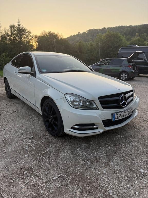 Weiß Gebraucht 2012 Mercedes C180 Coupé | 9.999 € (Guter Preis) - Bild 1/4