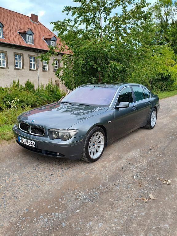 Grau Gebraucht 2004 BMW 745L Limousine | 4.200 € - Bild 1/4