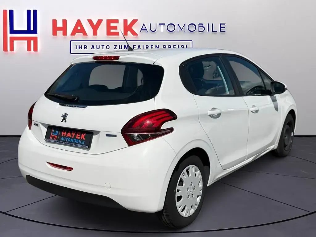 Gebraucht Peugeot 208 Active 82 PS (60 kW) 2016 Weiß Kleinwagen