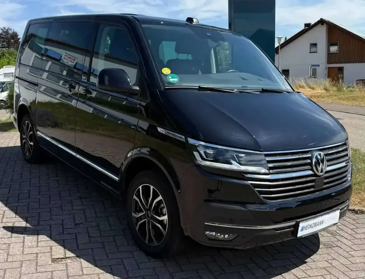 Gebraucht VW Multivan Generation Six 150 PS (110 kW) 2022 Deepblack perleffekt Van / Kleinbus