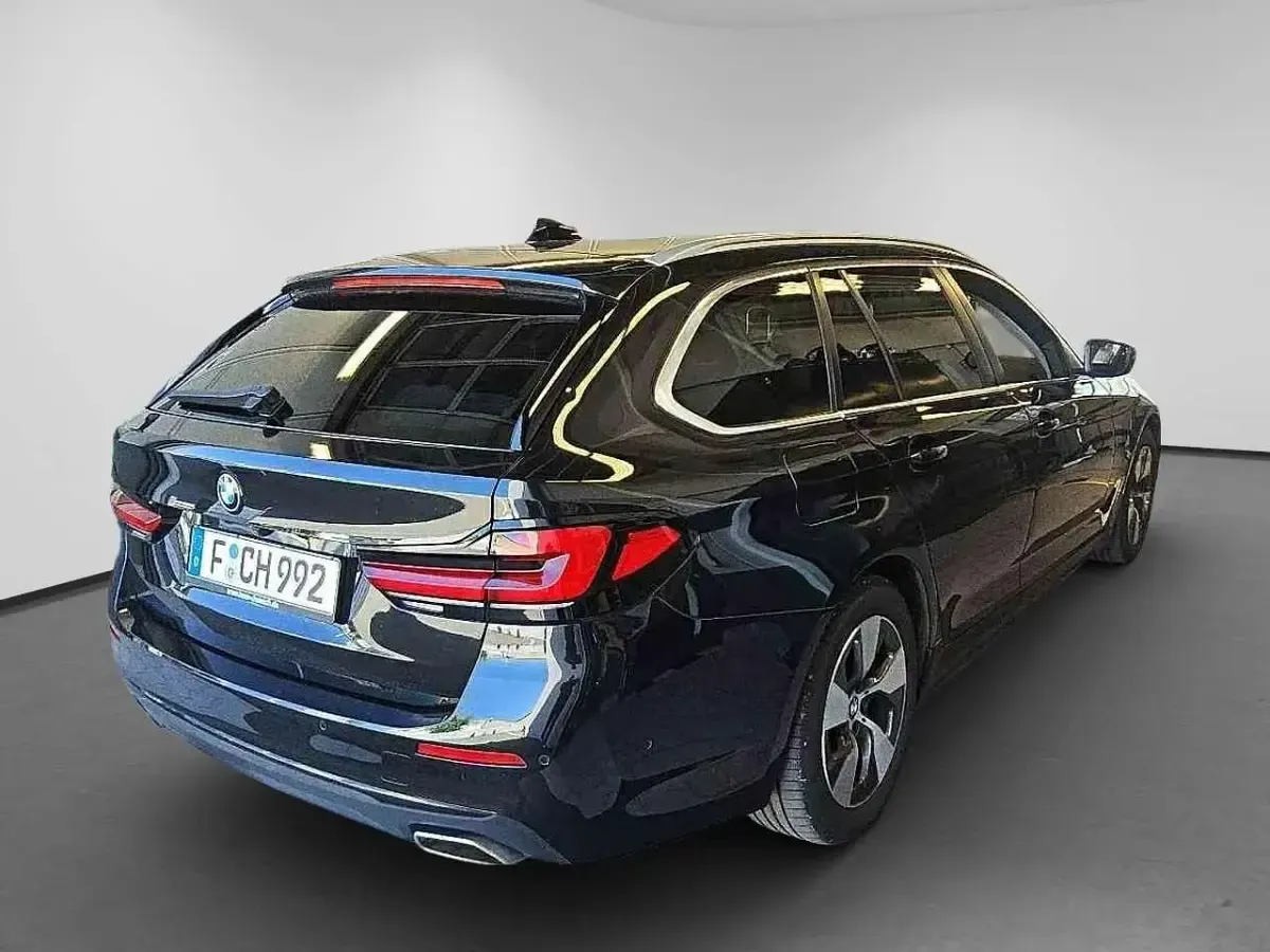 Gebraucht BMW 520 190 PS (139 kW) 2023 Schwarz Limousine