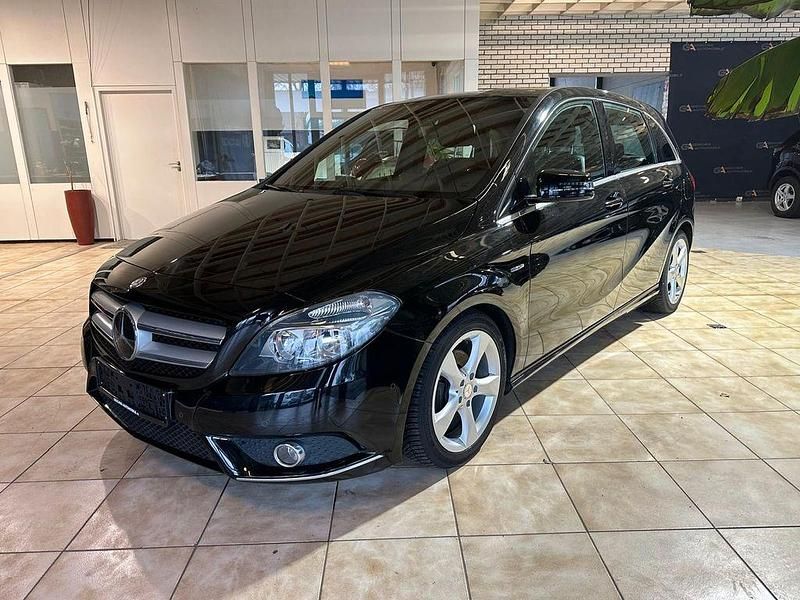 Gebraucht Mercedes B180 AMG 109 PS (80 kW) 2012 Schwarz Van / Kleinbus