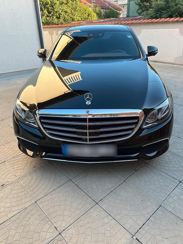 Schwarz Gebraucht 2016 Mercedes E350 Limousine | 22.800 € (Fairer Preis) - Bild 1/4