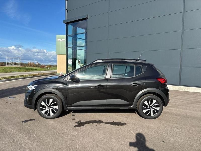 Neu Dacia Sandero Expression 101 PS (74 kW) 2025 Schwarz Kleinwagen
